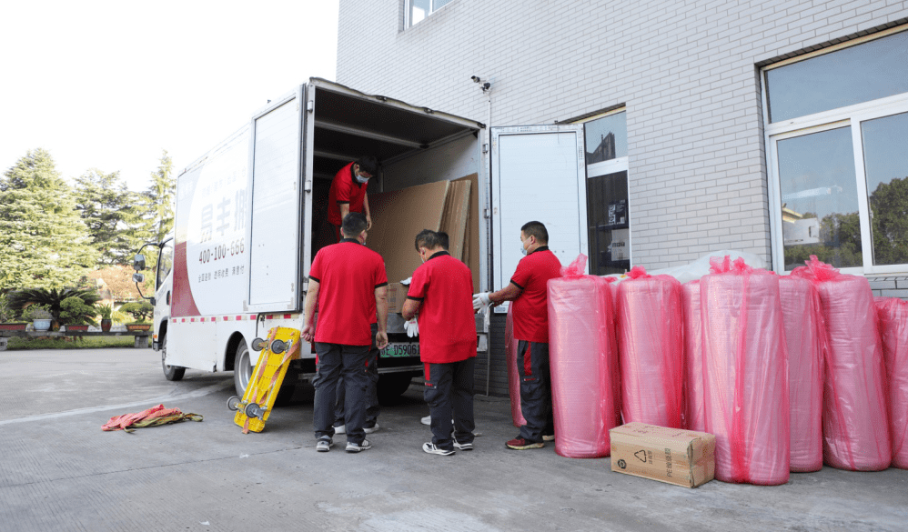 上海搬家：互联网上选择南汇搬家公司的防坑指南